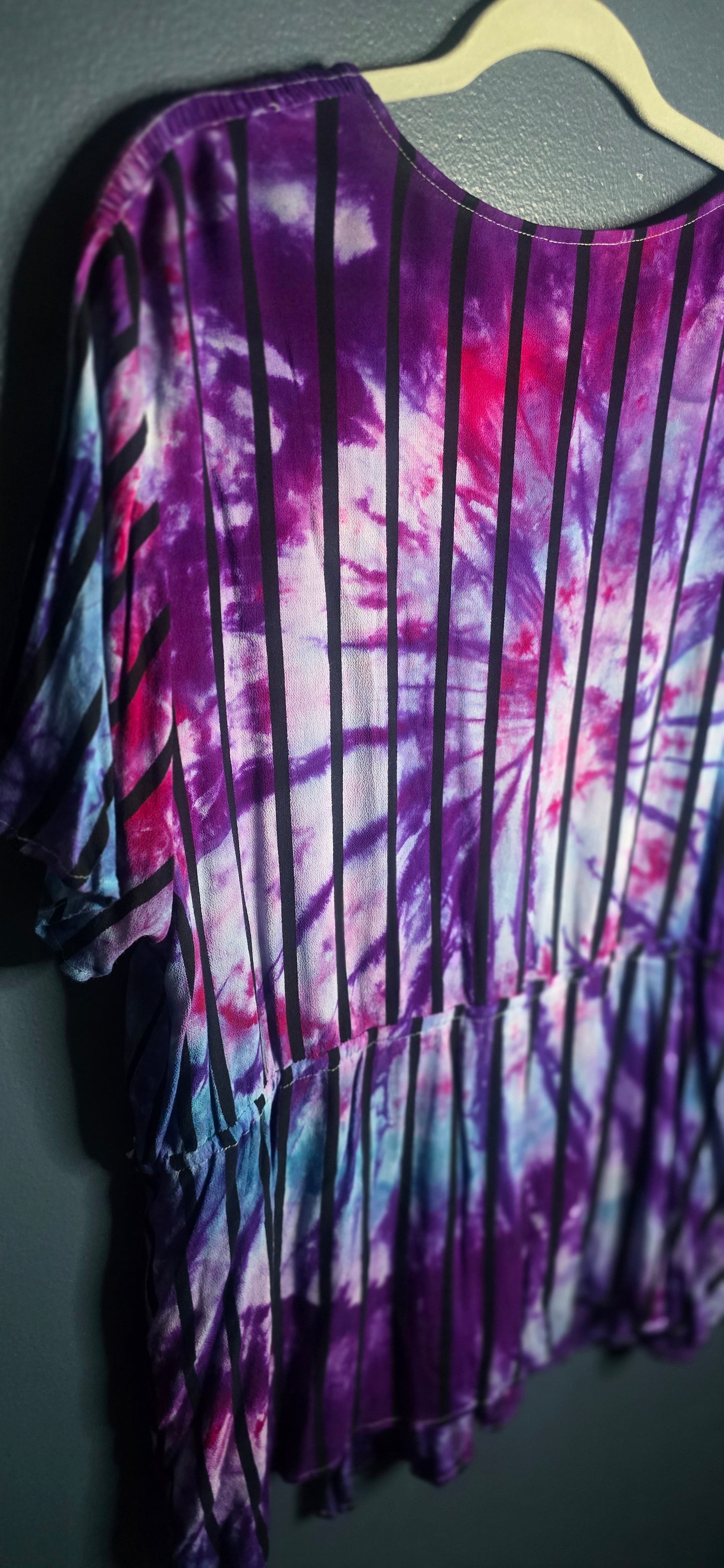 π COSMIC WATERCOLOR STRIPED TIE-DYE TOP β SIZE 2X (AVA & VIV)