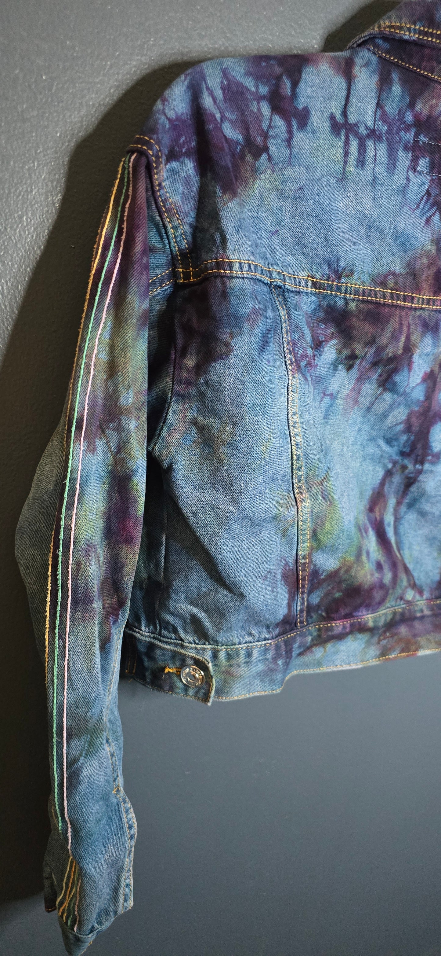 🌈 Upcycled Tie-Dye Cropped Denim Jacket – Size Small