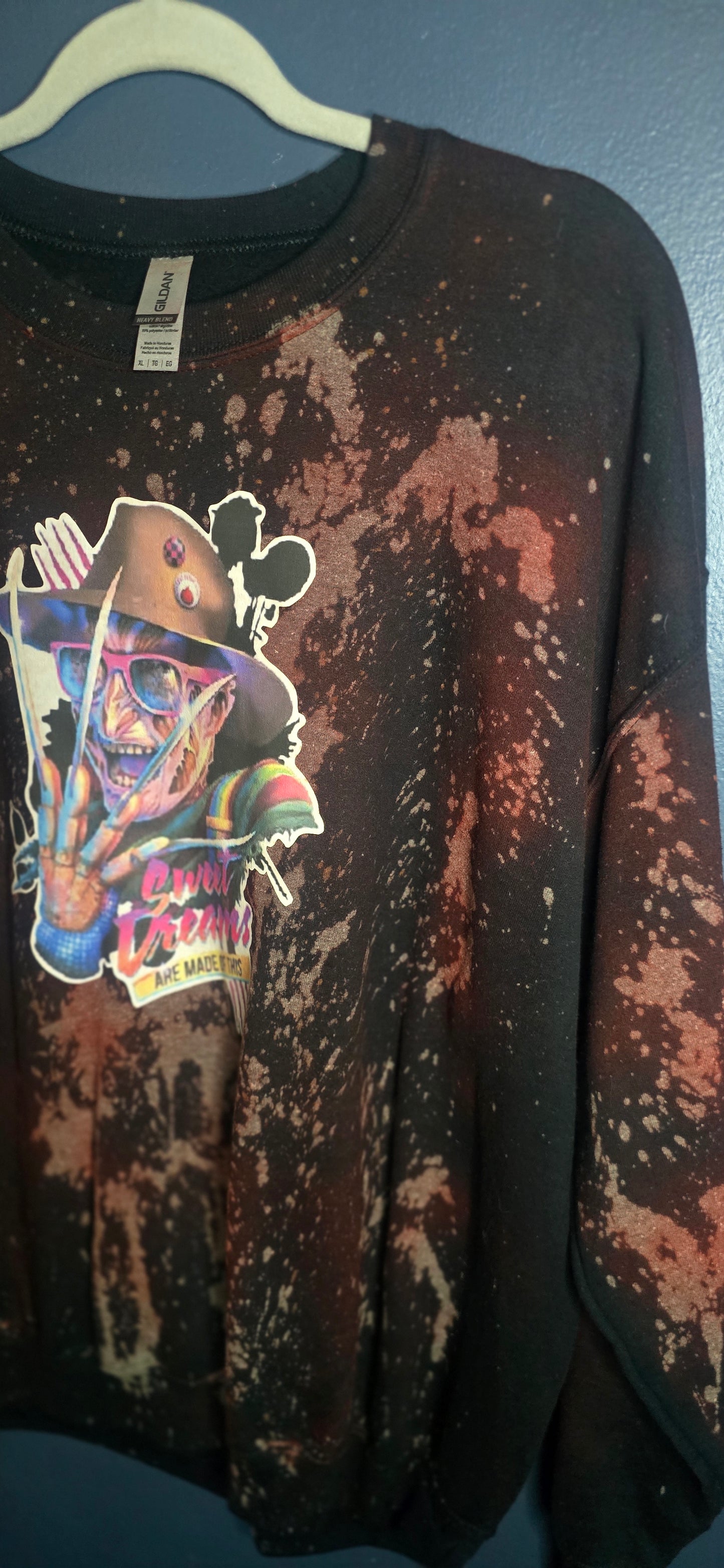 Gildan Crewneck Sweatshirt XL Unisex “Sweet Dreams Are Made of This” Graphic Black