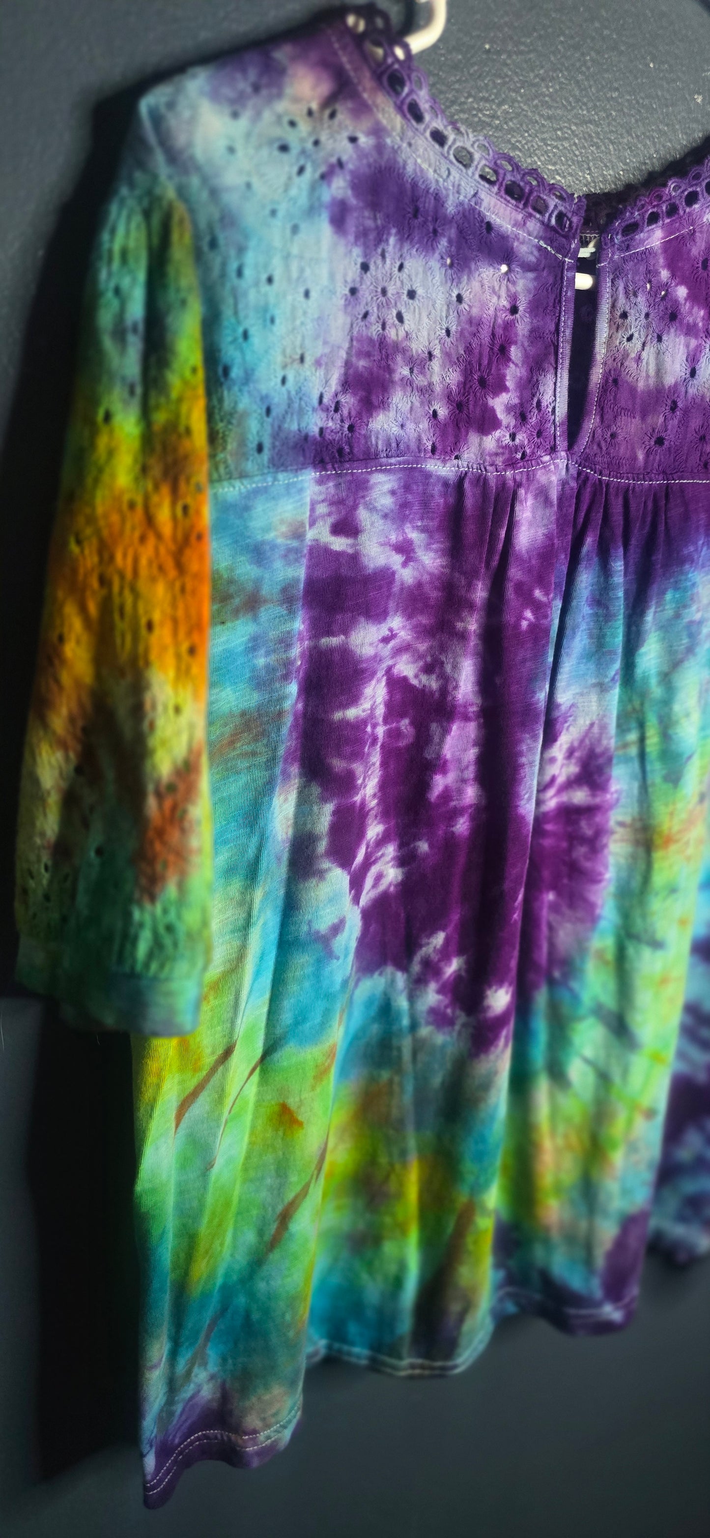 🌈 CELESTIAL RAINBOW EYELET TIE-DYE TOP — SIZE 2X