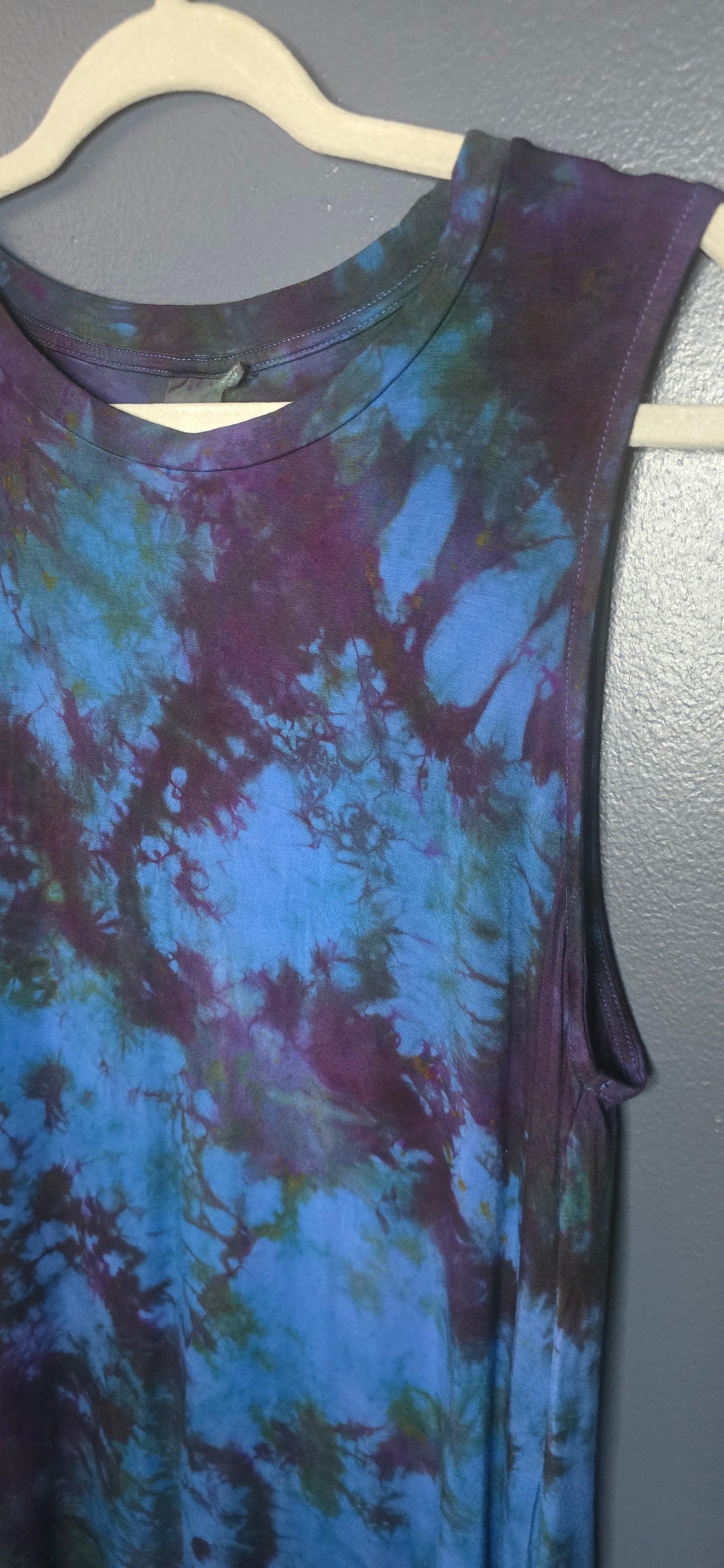 XL – Ady P Upcycled Tie-Dye Sleeveless Tunic 💫