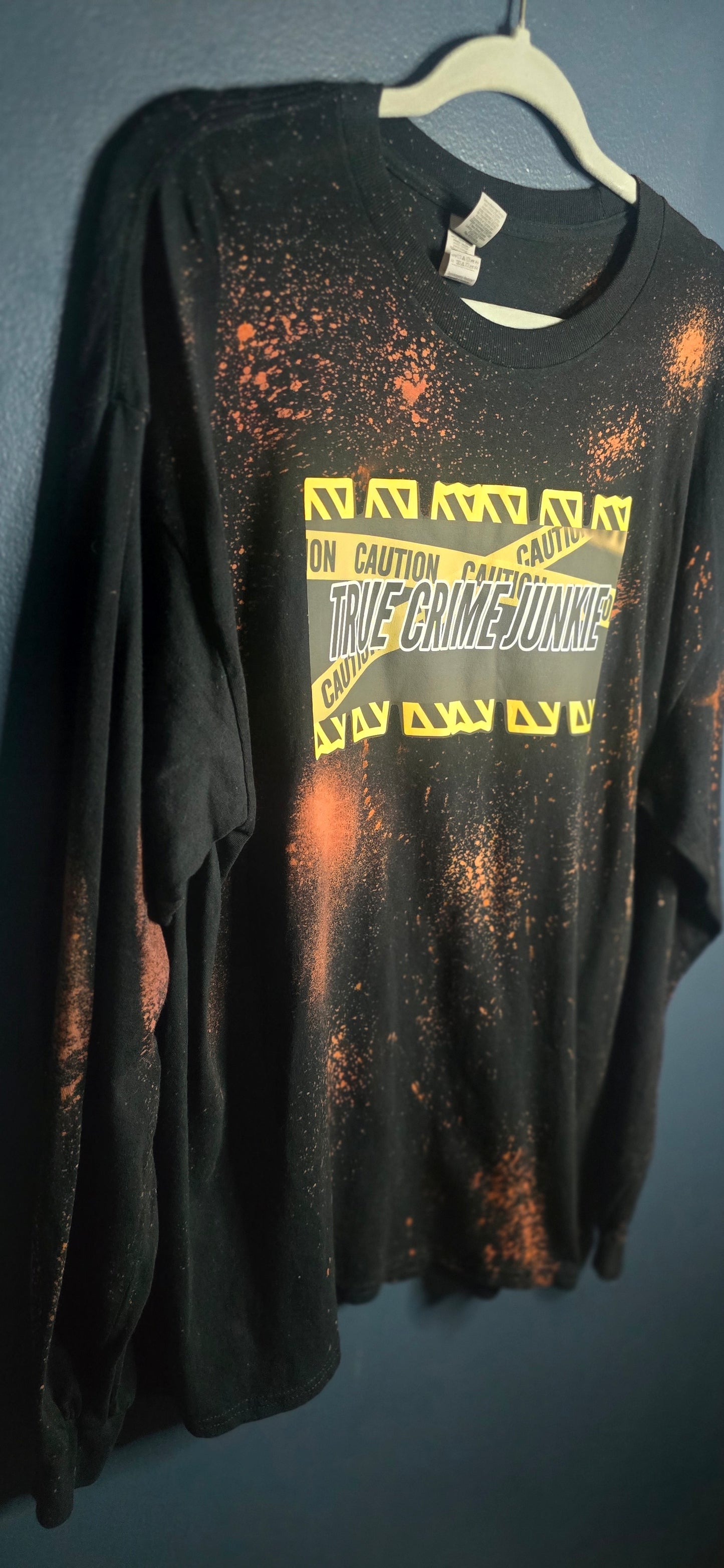 Gildan Heavy Cotton Long Sleeve Tee XL Unisex “True Crime Junkie” Graphic Black