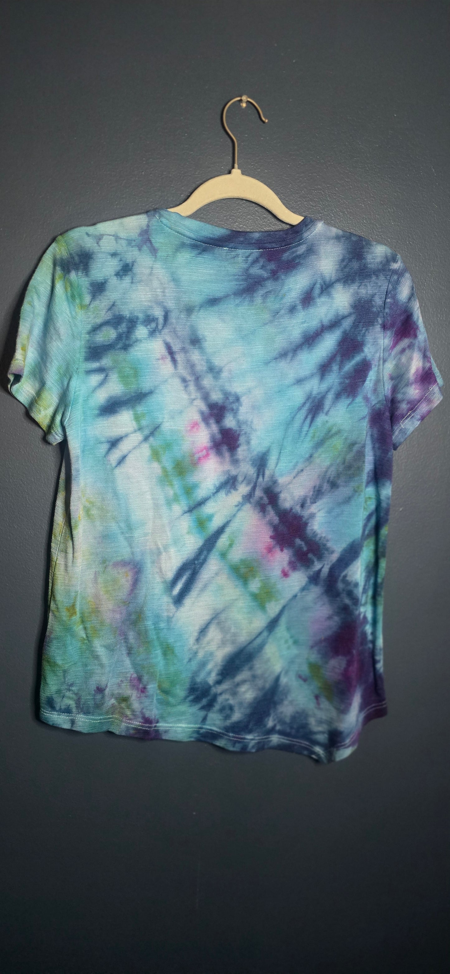 💙💚 Mermaid Mist Asymmetrical Tee – Tribal Size Small