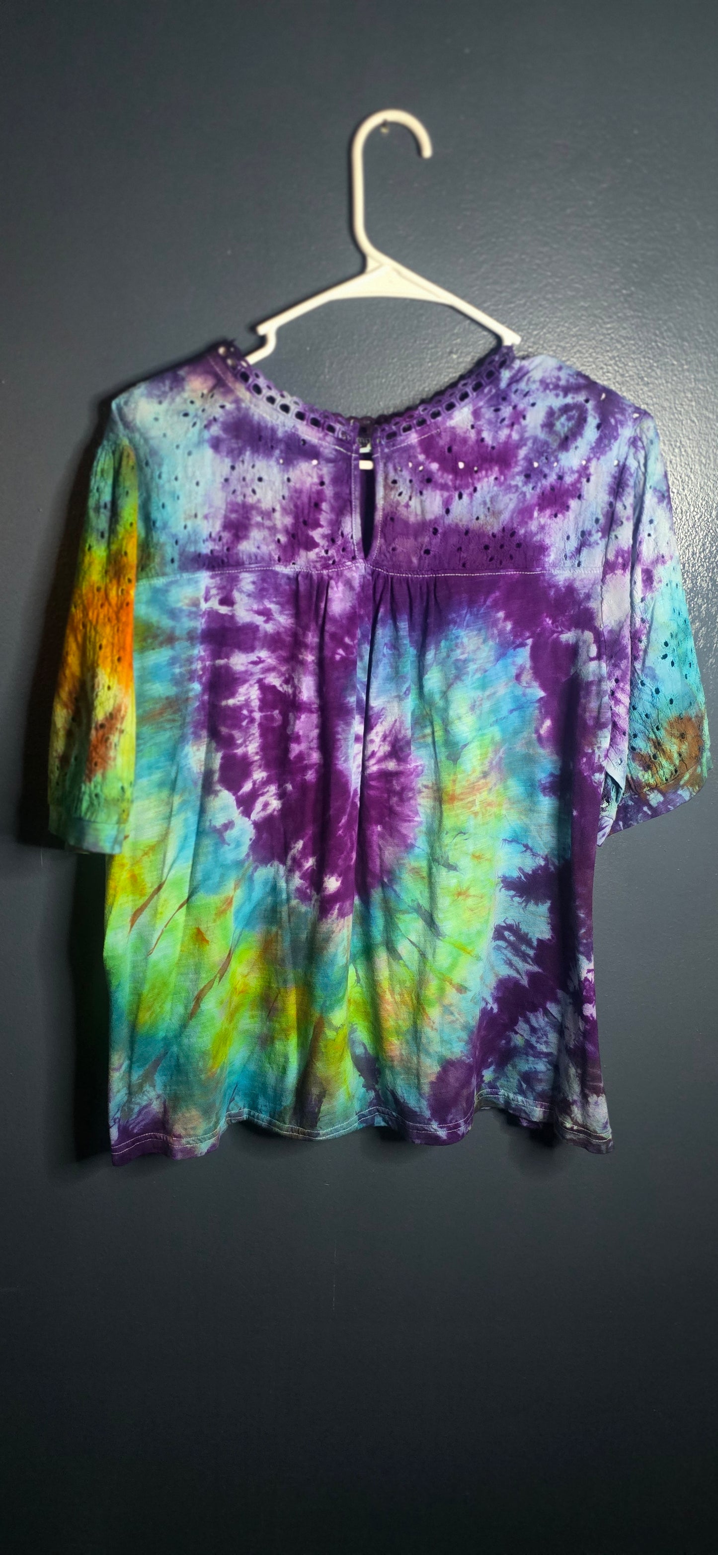 🌈 CELESTIAL RAINBOW EYELET TIE-DYE TOP — SIZE 2X