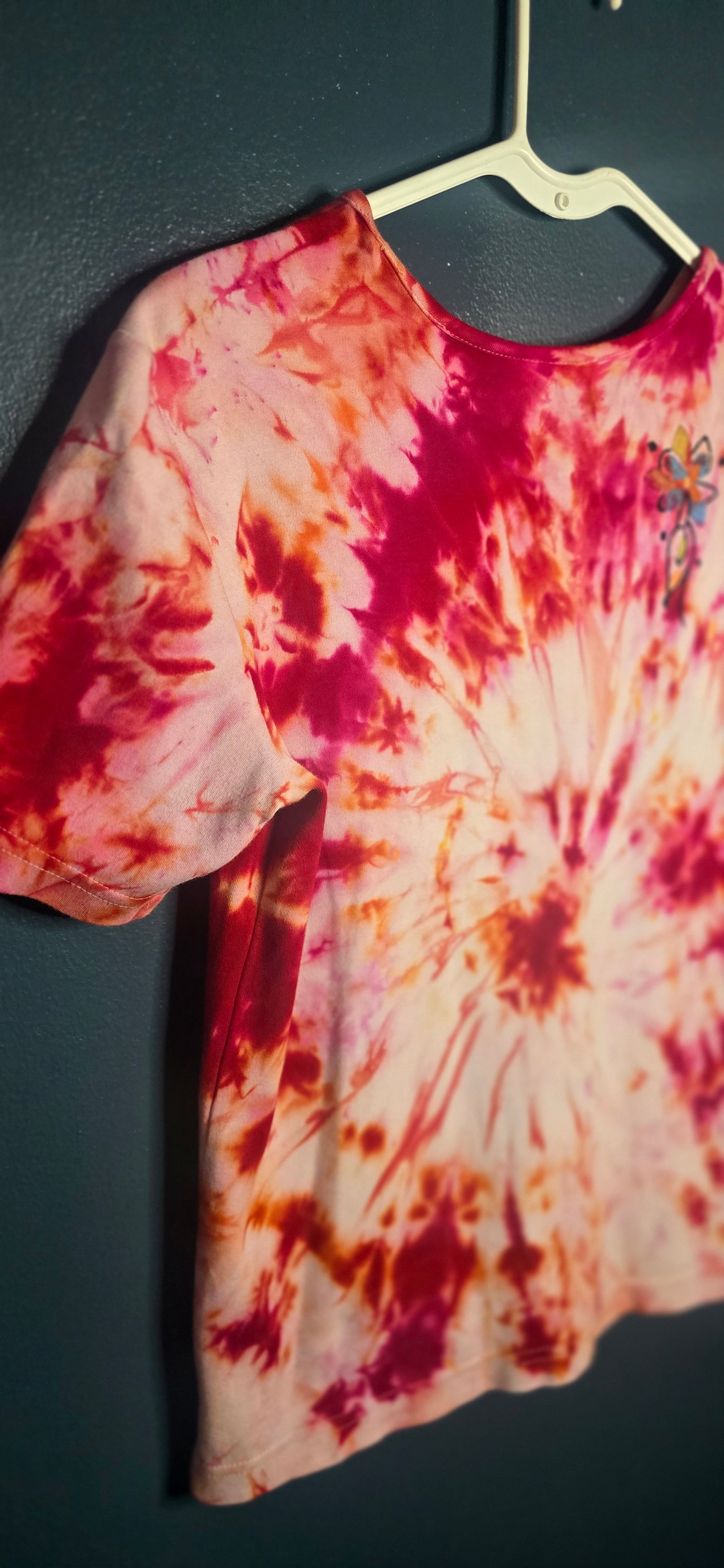 🌺 Floral Burst Tie-Dye Tee – Size Small