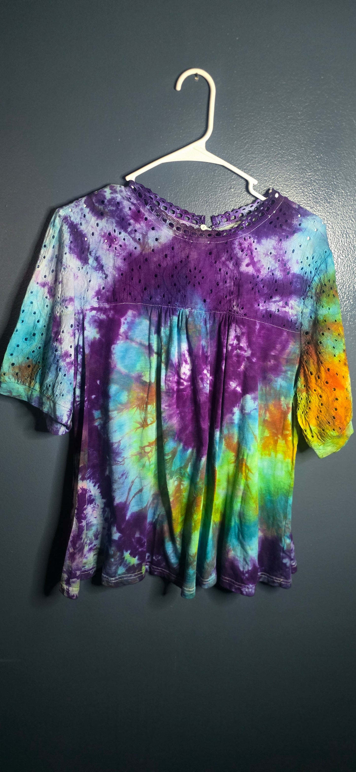 🌈 CELESTIAL RAINBOW EYELET TIE-DYE TOP — SIZE 2X