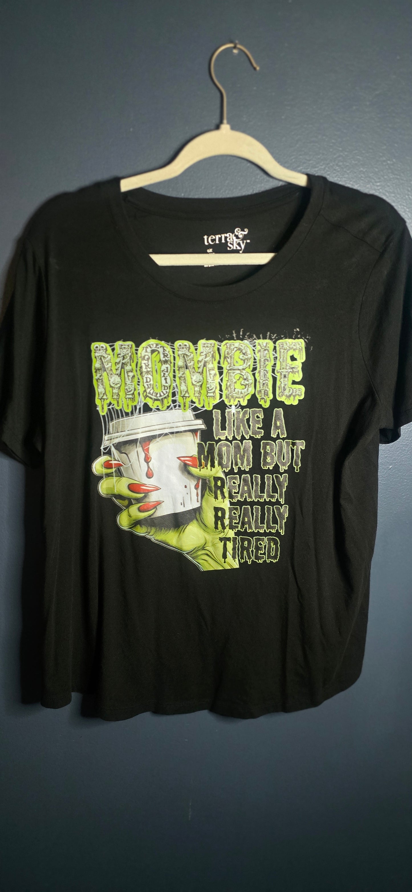 Terra & Sky Graphic Tee Women’s 14W “Zombie Like a Mom But Really Really Tired” Black