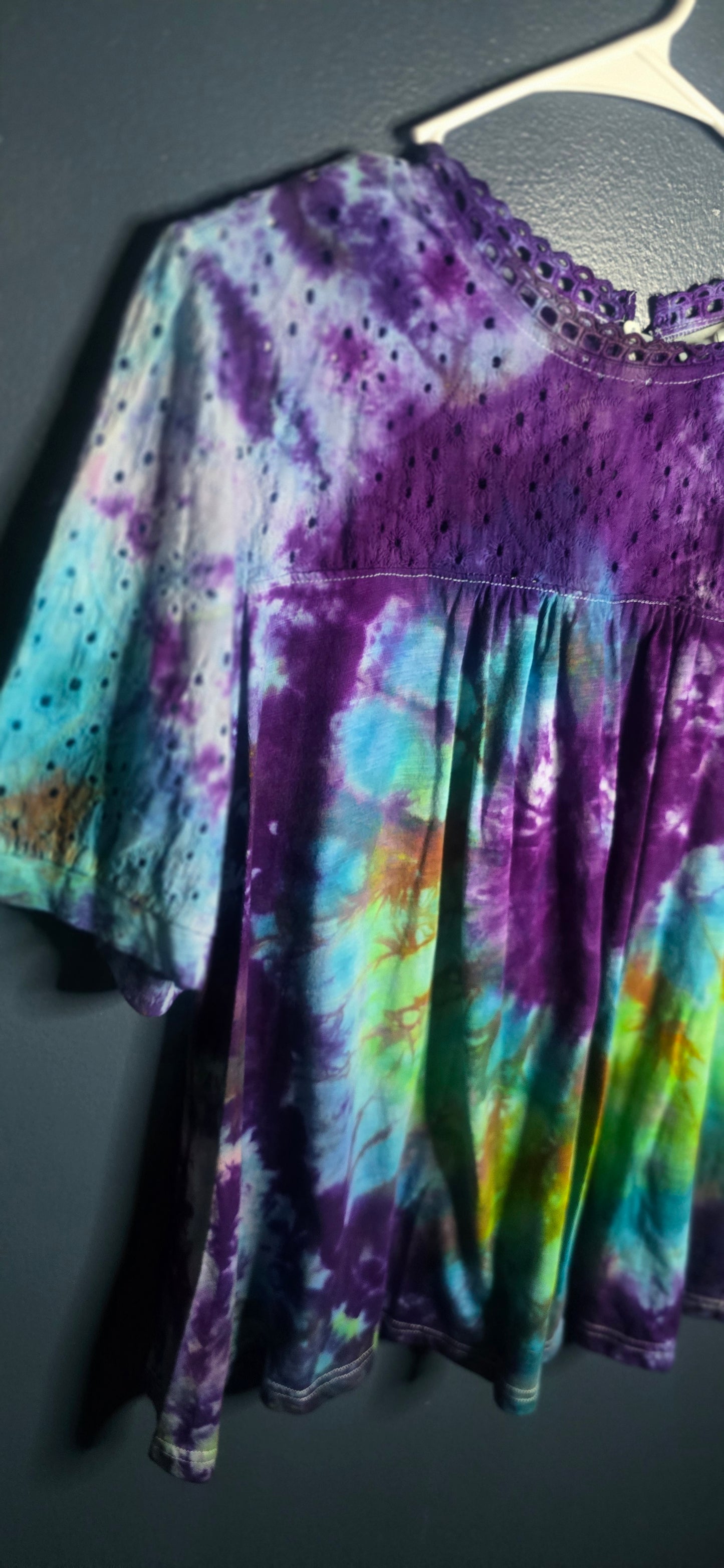 🌈 CELESTIAL RAINBOW EYELET TIE-DYE TOP — SIZE 2X