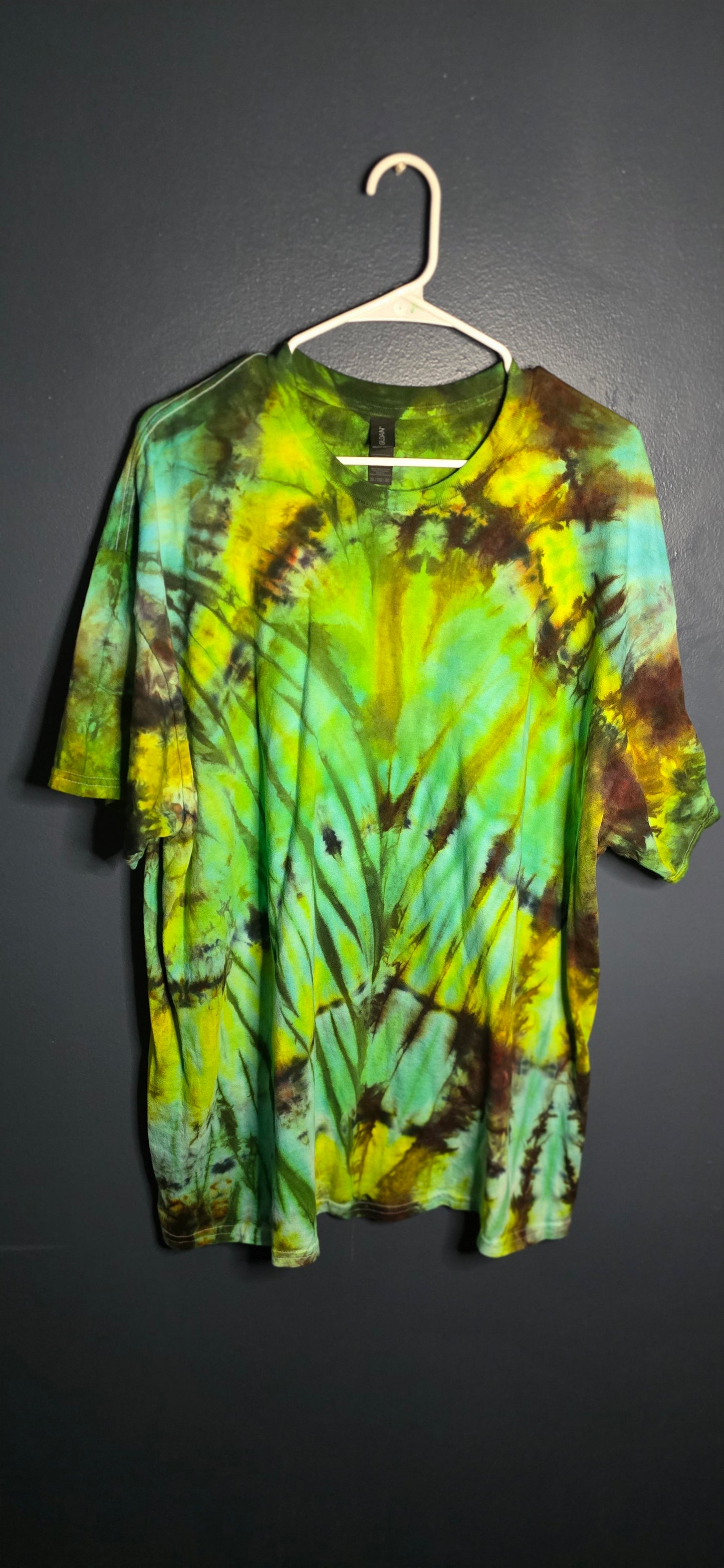 🌿 VIBRANT FOREST TIE-DYE TEE — SIZE 2XL