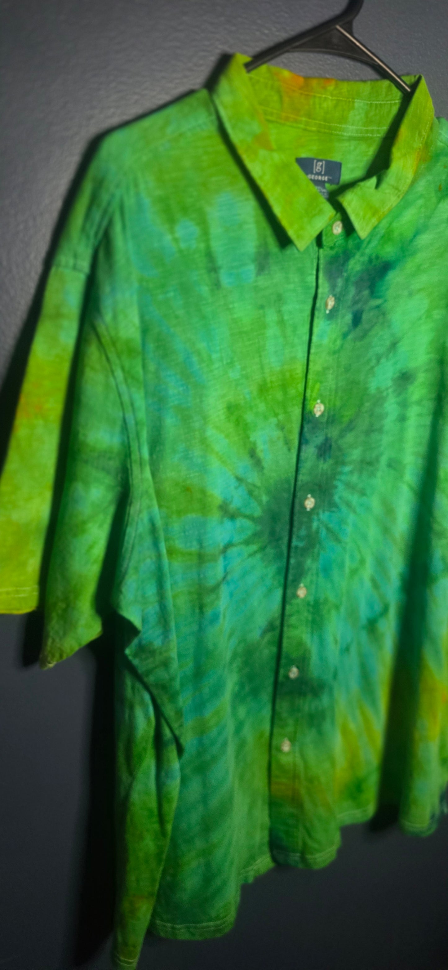 💚 Vivid Green Spiral Button-Up – George – Size 3XL (54–56)