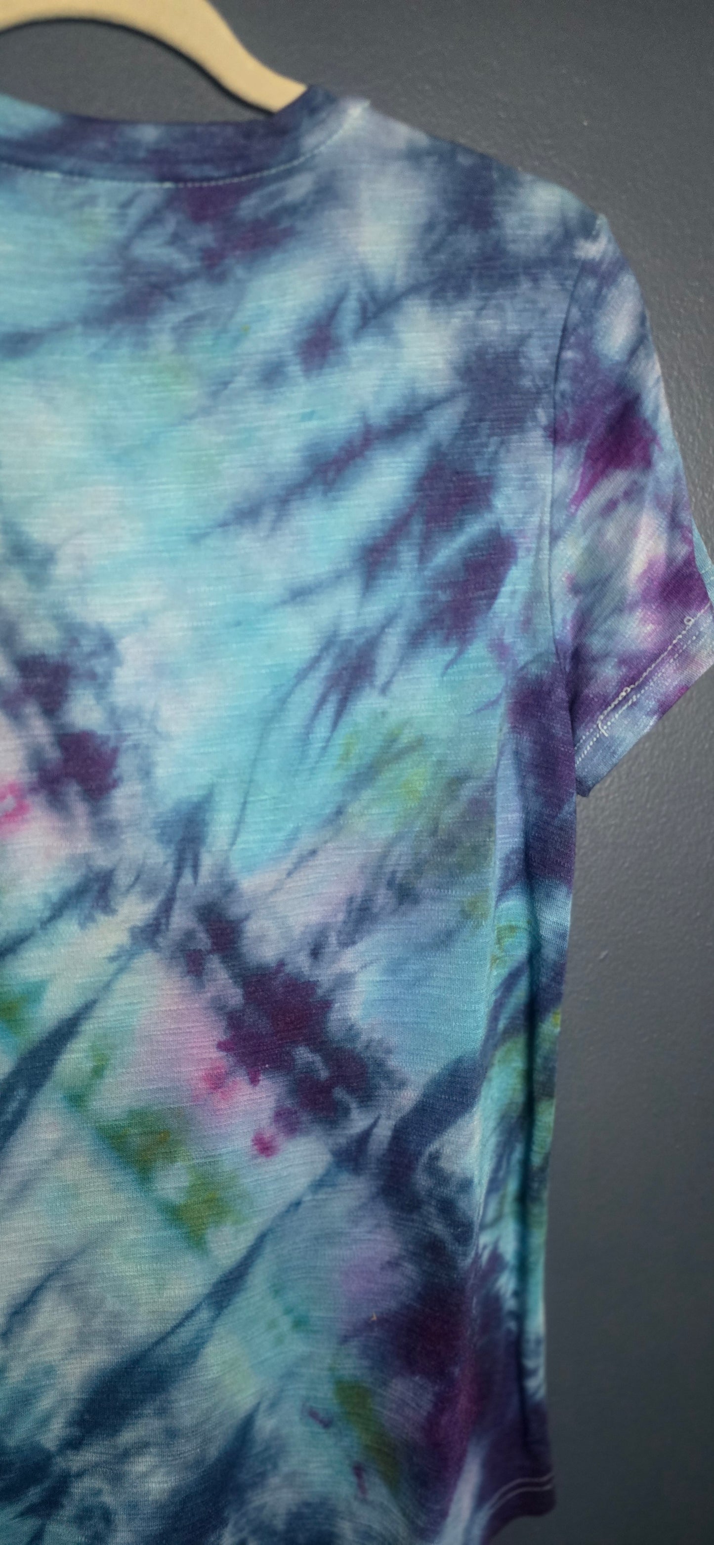 💙💚 Mermaid Mist Asymmetrical Tee – Tribal Size Small