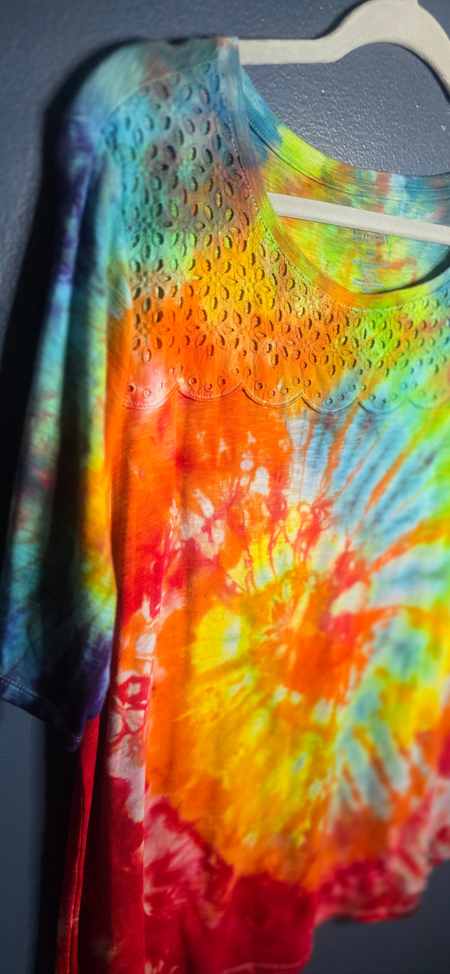 🌈 SUNBURST EYELET RAINBOW TIE-DYE TOP — SIZE XXL