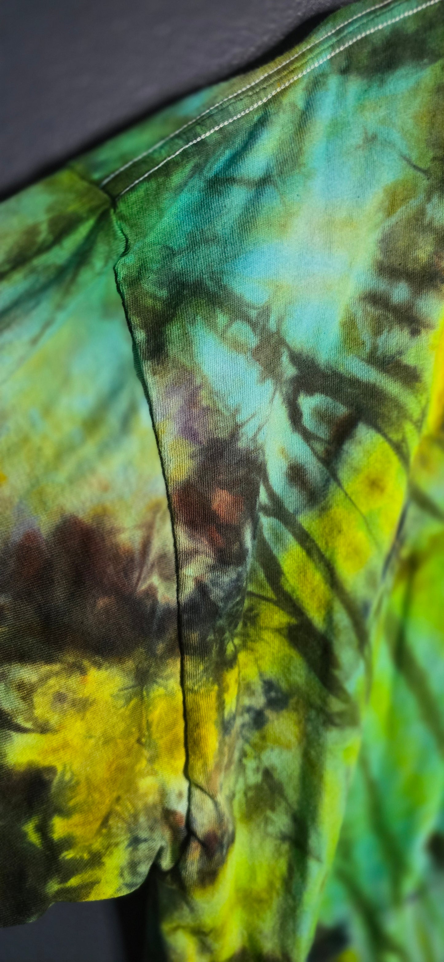 🌿 VIBRANT FOREST TIE-DYE TEE — SIZE 2XL