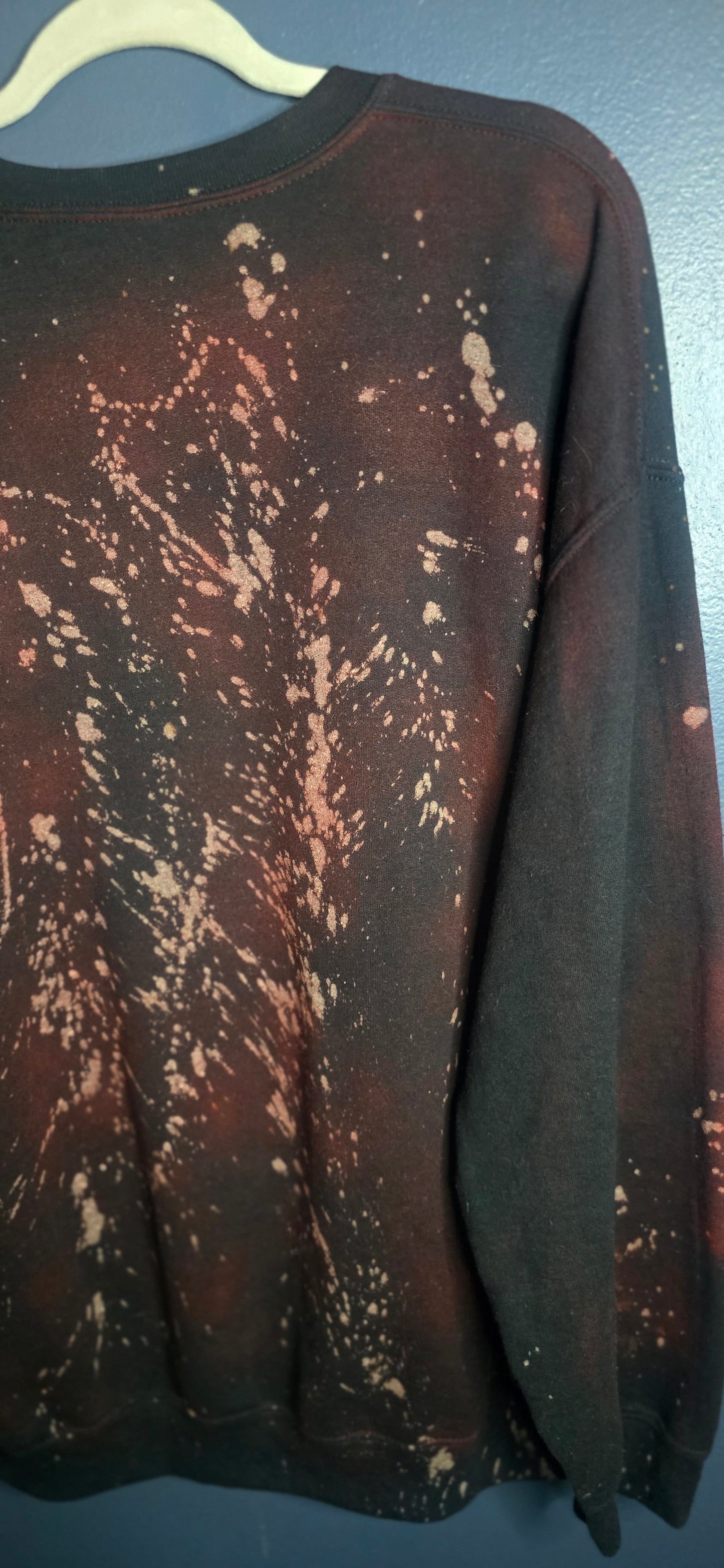 Gildan Crewneck Sweatshirt XL Unisex “Sweet Dreams Are Made of This” Graphic Black