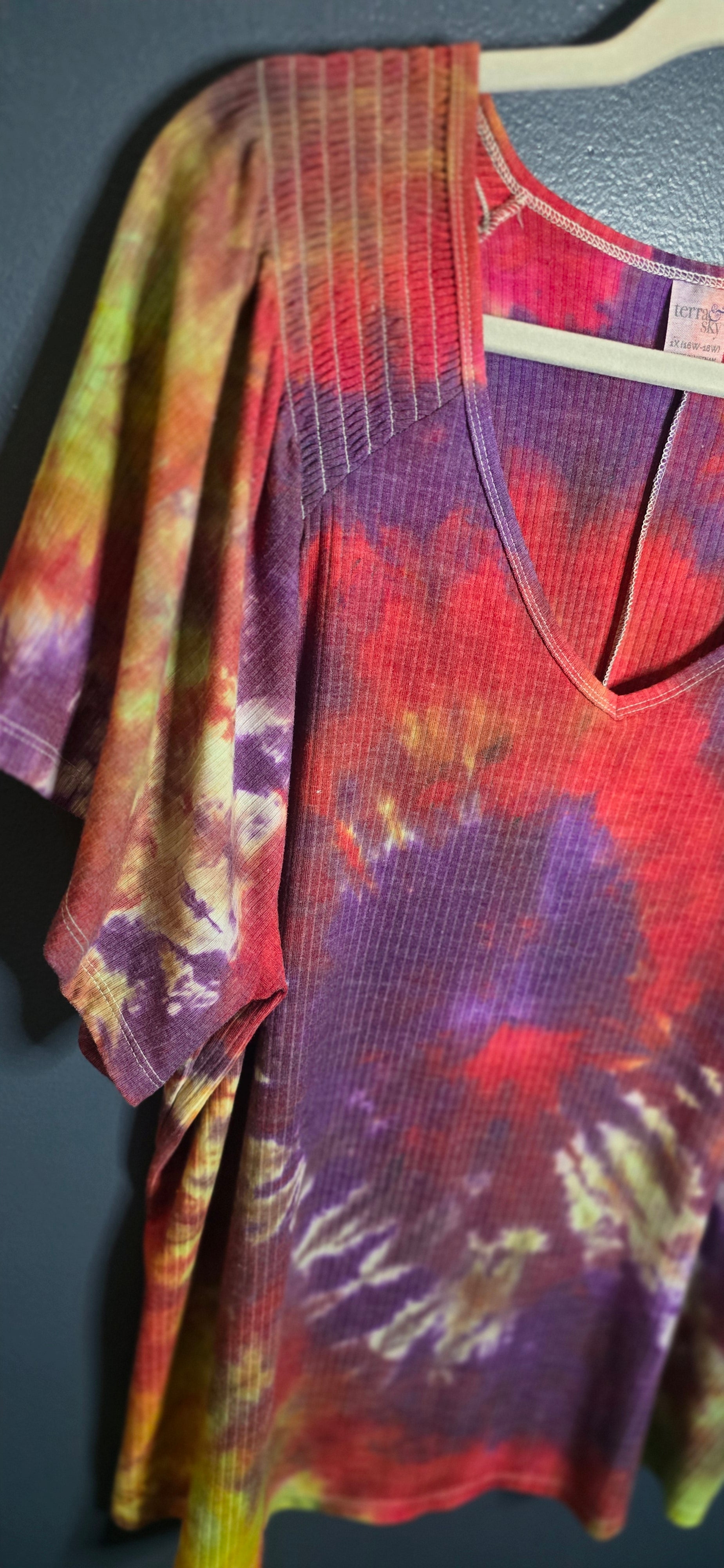 🍂 HARVEST SUNSET RIBBED V-NECK TOP —  2XL 🍂