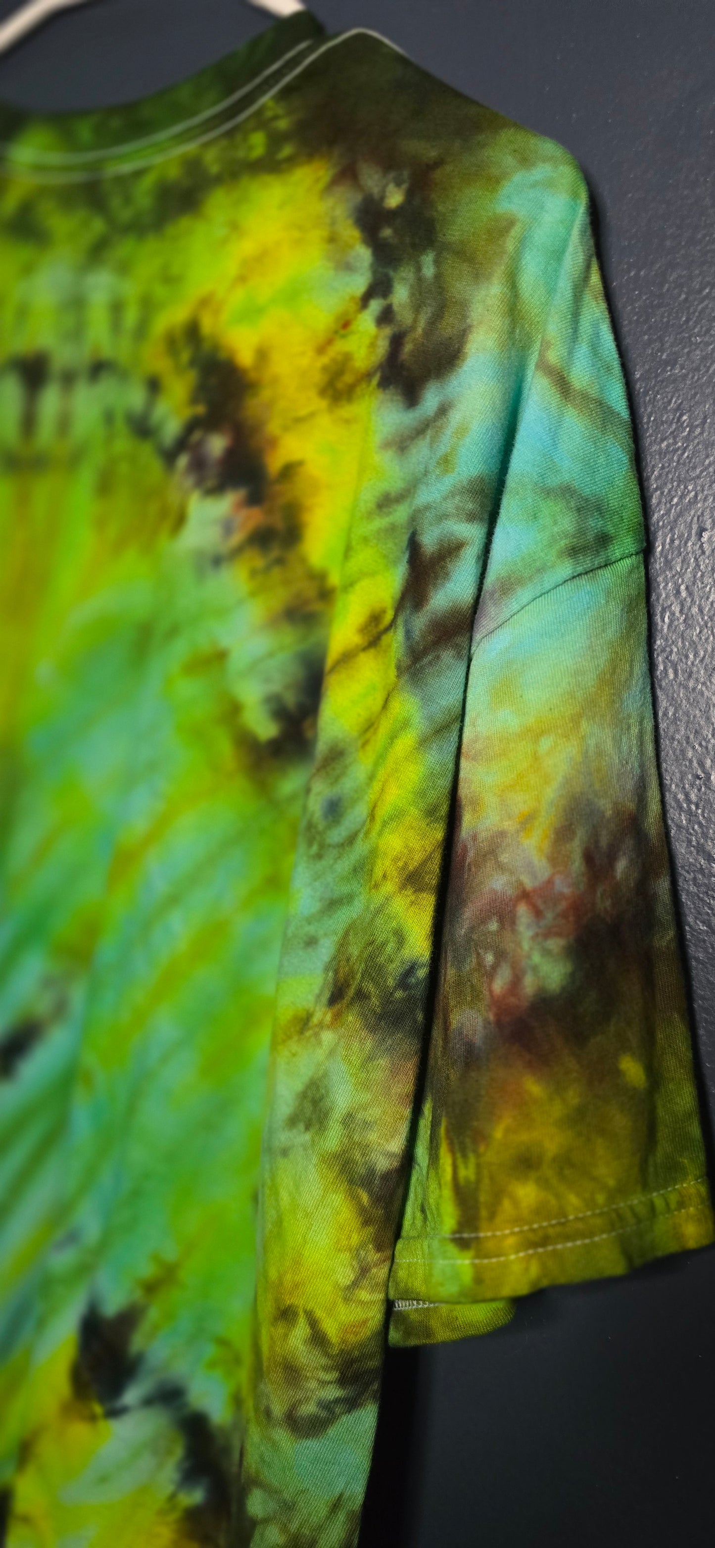 🌿 VIBRANT FOREST TIE-DYE TEE — SIZE 2XL